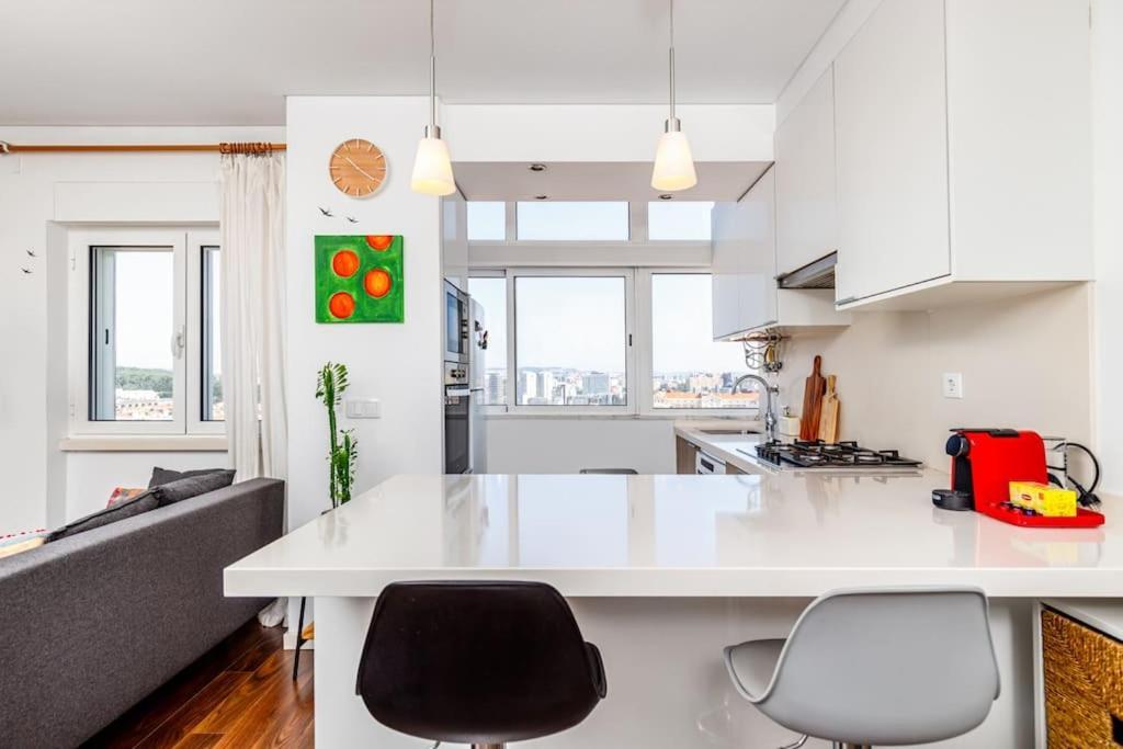 Apartment Cozy Bright Space With Landscape And Air Conditioner