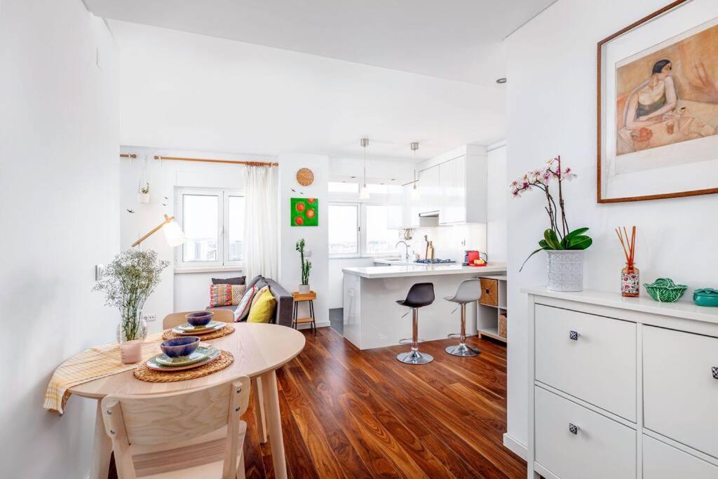 Cozy Bright Space With Landscape And Air Conditioner Apartment Lisbon