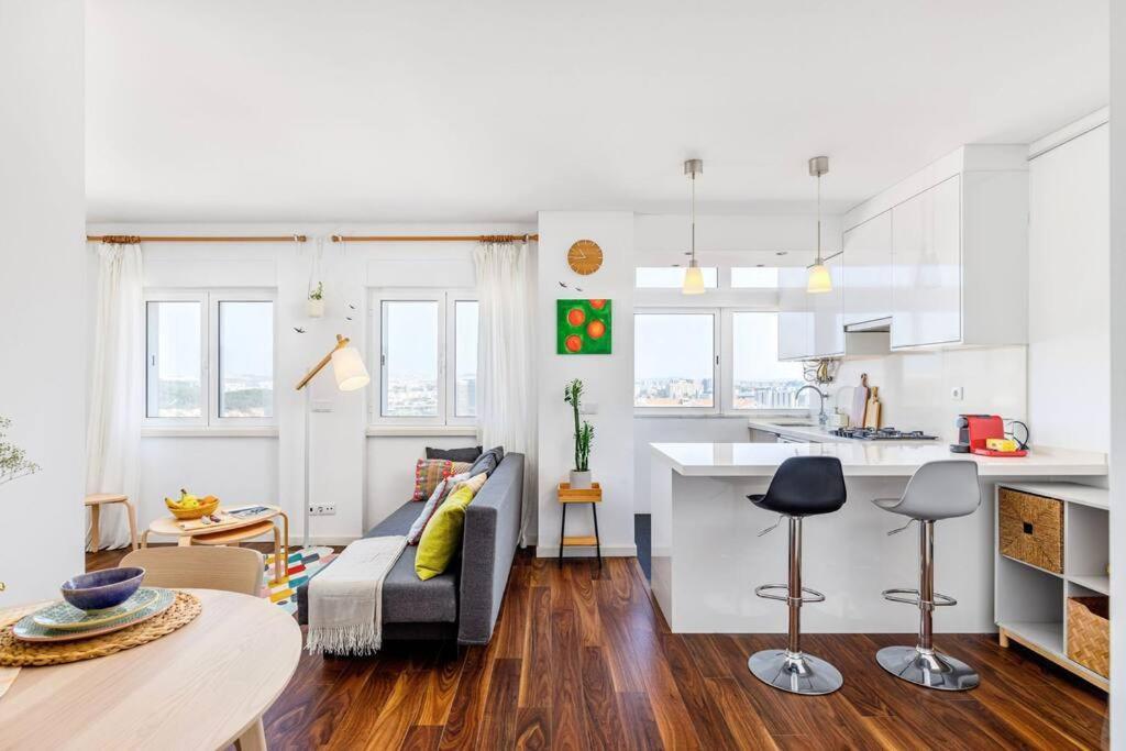Cozy Bright Space With Landscape And Air Conditioner